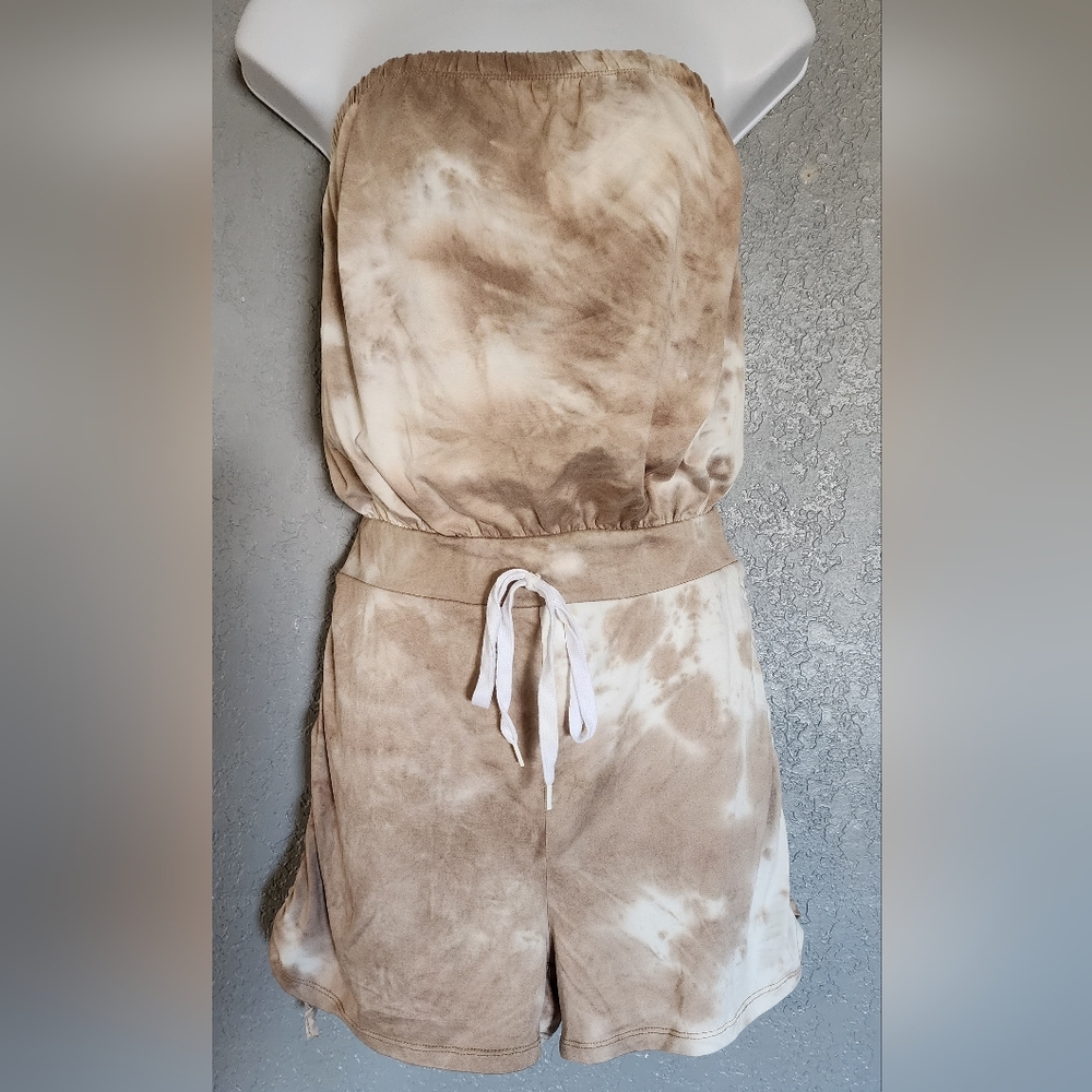 Tan and White Romper Size Medium No Tags Inside